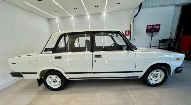 Original Lada Laika 1.6 – 5 New Tires, Classic Reliable Russian